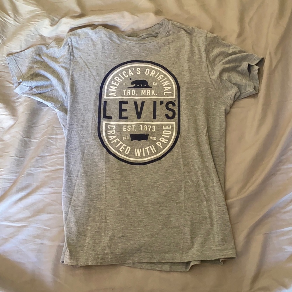 Levi’s Gray T-Shirt